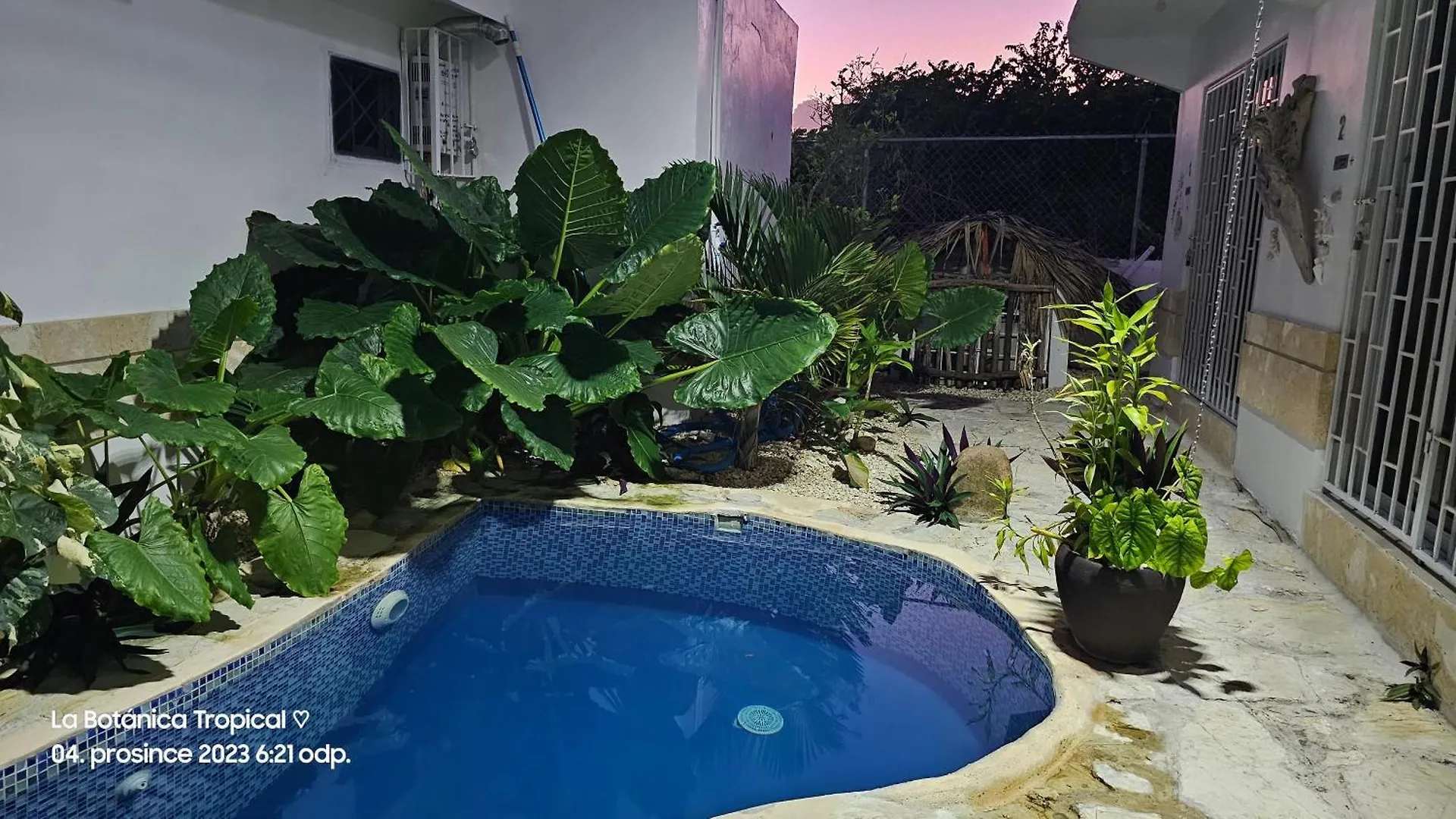 Unique And Quiet Apartments La Botanica Tropical contacts